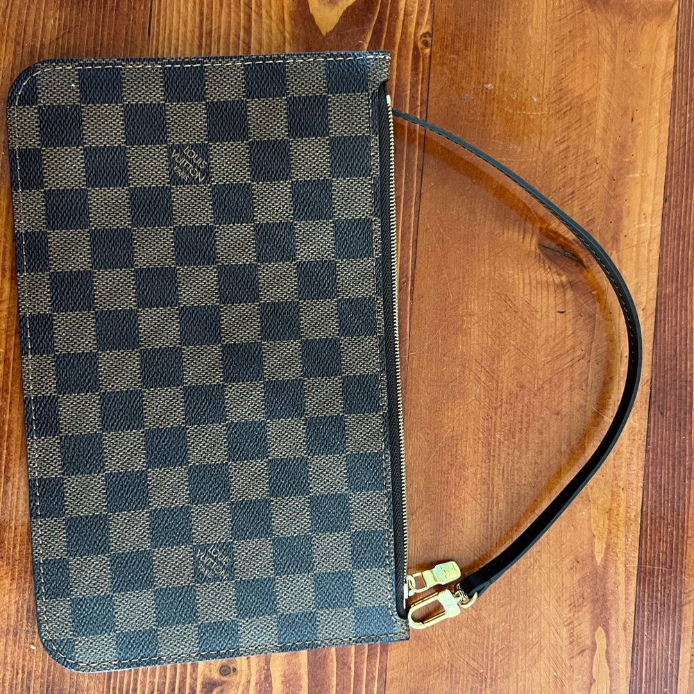 Brand new Louis Vuitton Neverfull Pouchette GM